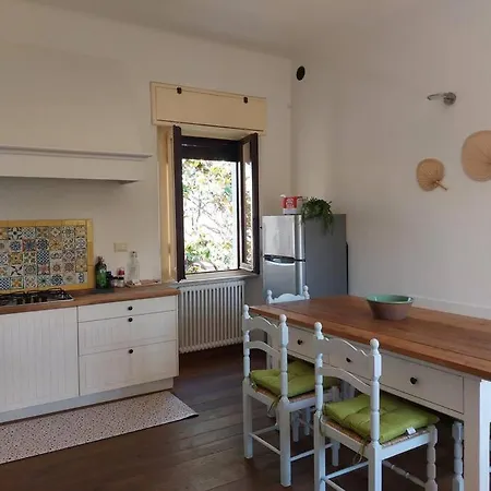 Villino Fontanella شقة فياريجيو